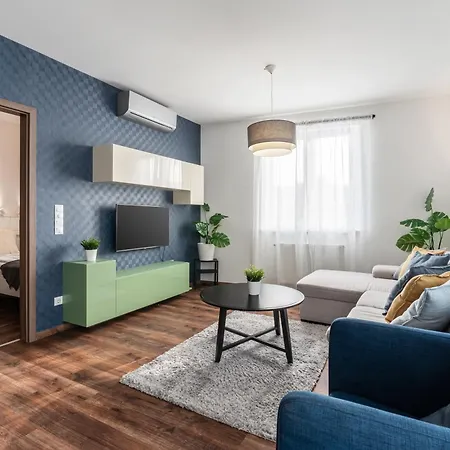 Free Spirit With Amazing Balcony And Garden Connection